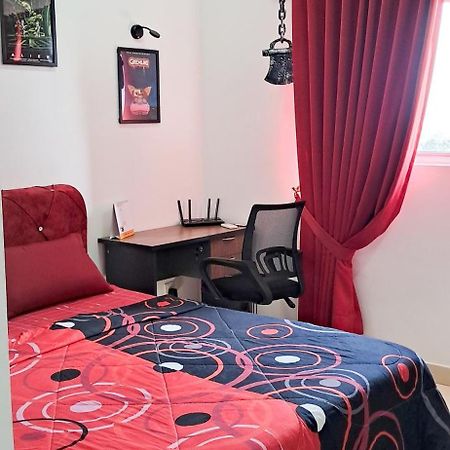 The Red Room Alanis Residence Σεπάνγκ Εξωτερικό φωτογραφία